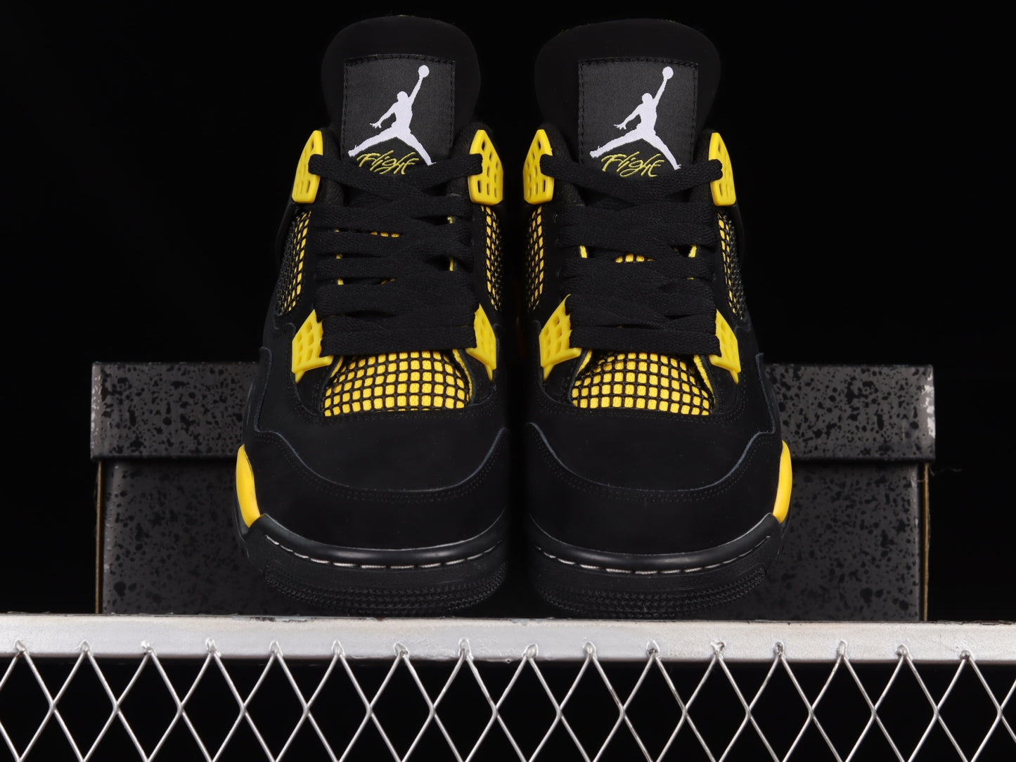 Jordan 4 Retro Thunder (2023)