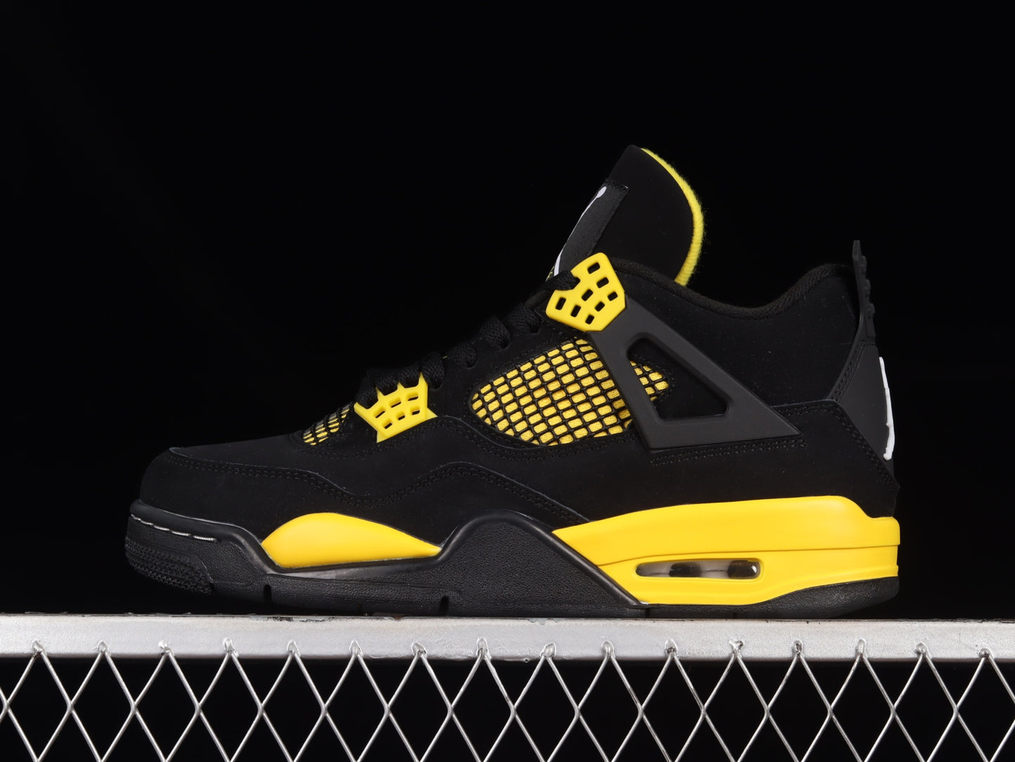 Jordan 4 Retro Thunder (2023)